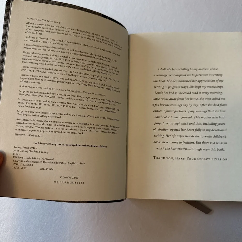 Jesus Calling Sarah Young Textured Gray Leathersoft Daily Devotional Book 365